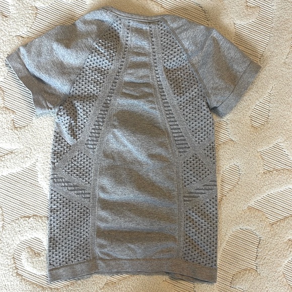 Athleta Girl short-sleeved Tee - Picture 2 of 4